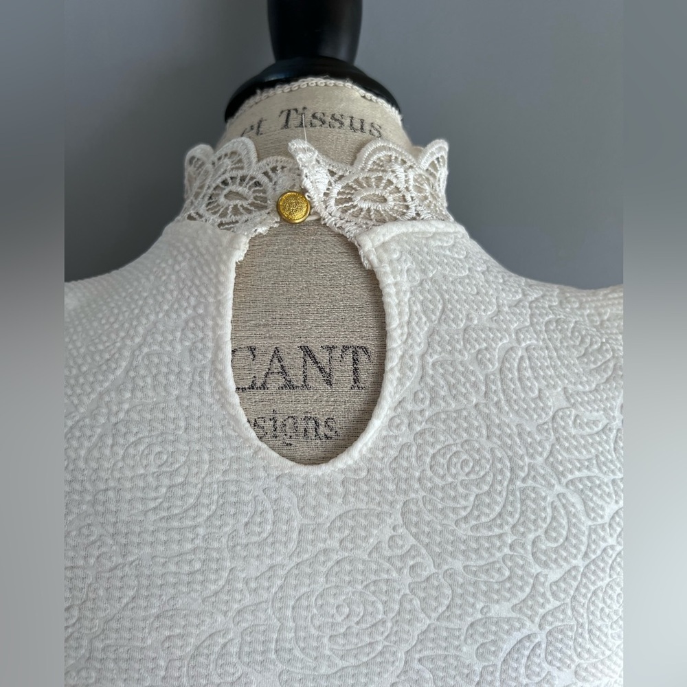 NWT Stunning Dreamy Elegant Lace Cream White Dress size M. - Picture 6 of 7